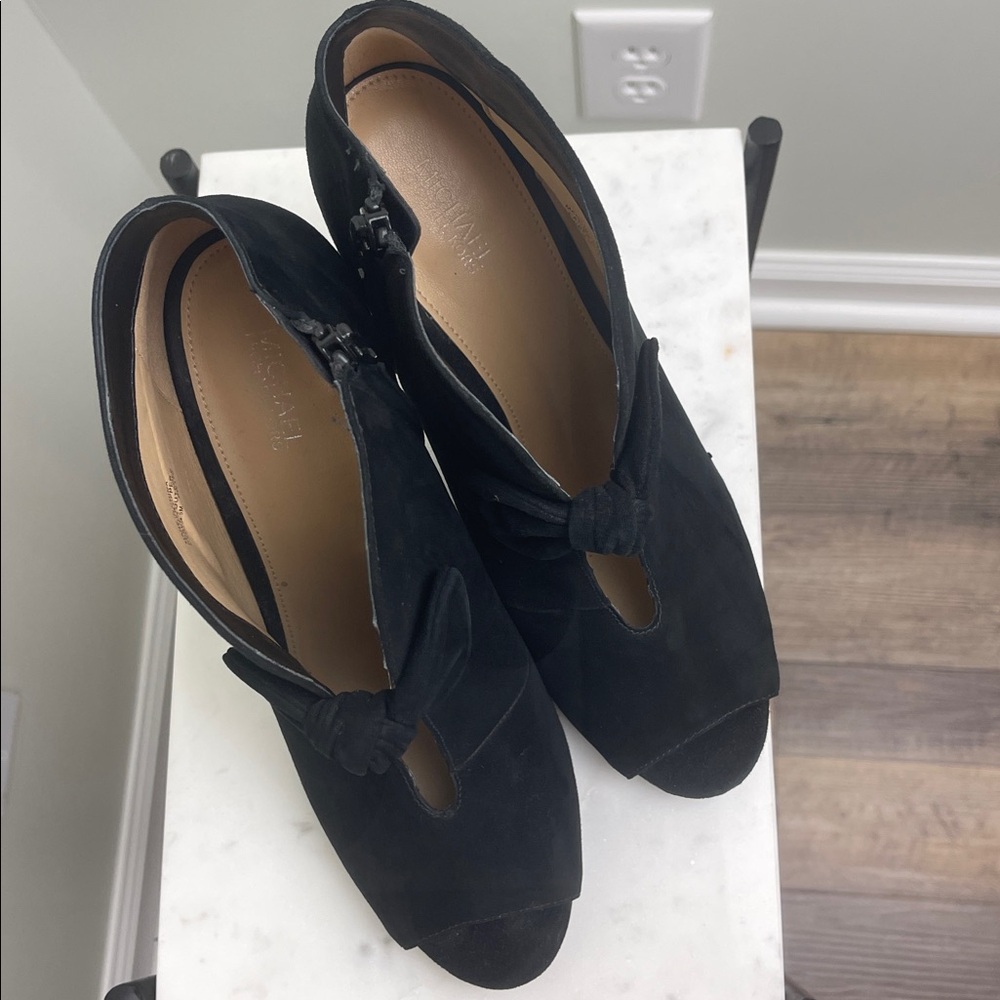 Michael Kors Black Heeled 4” Boots with Bow Detail Ladies Size 8.5 - Picture 12 of 12